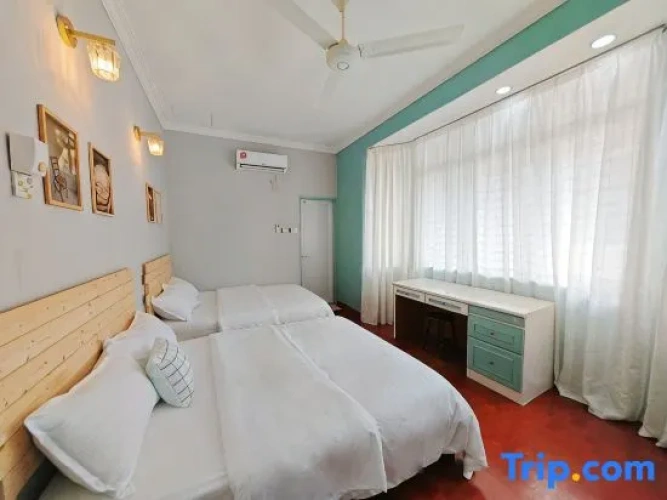 5 Bedrooms Cottage