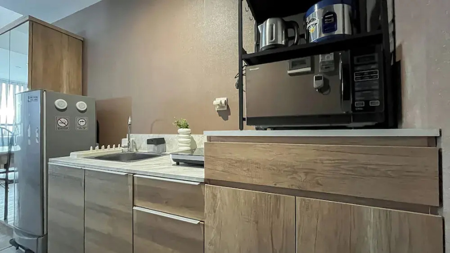 Earth Toned Studio Apartment Collins Boulevard