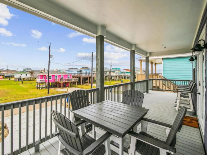 Sandy Cheeks Surfside by Ryson Vacation Rentals