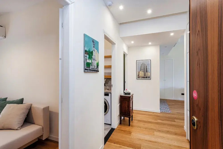 Bright Shelley Apartment