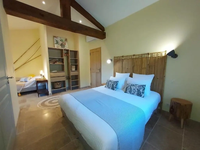 Standard Triple room with garden view