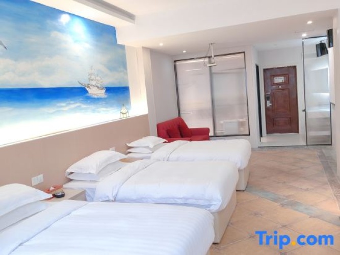 Deluxe Triple Suite