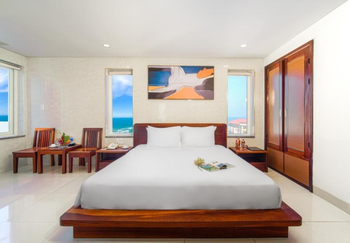 Deluxe Double room with partial sea view