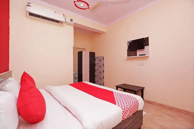 OYO 37246 New Hotel Swastik