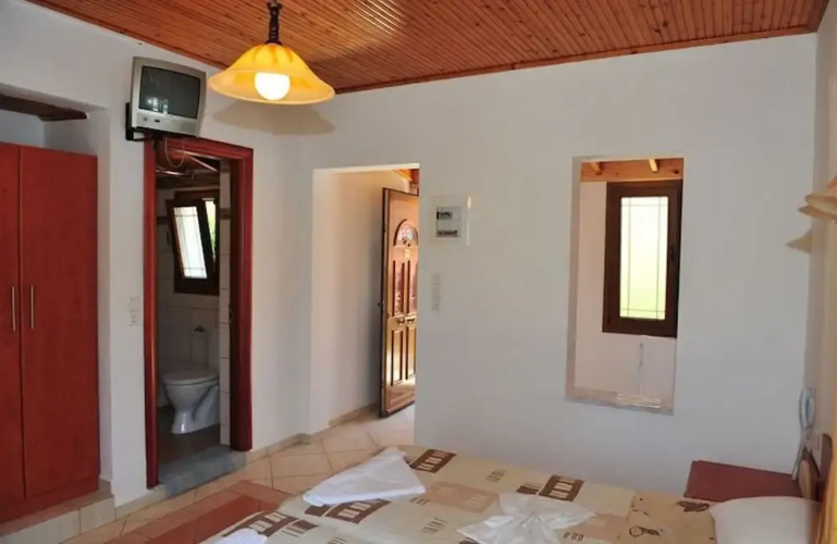 A Spacious and Bright Studio With Balcony No1111