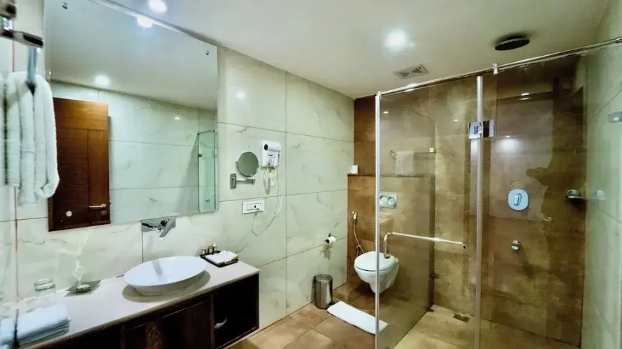 The Allure Grand Resort - Majestic Riverside Retreat