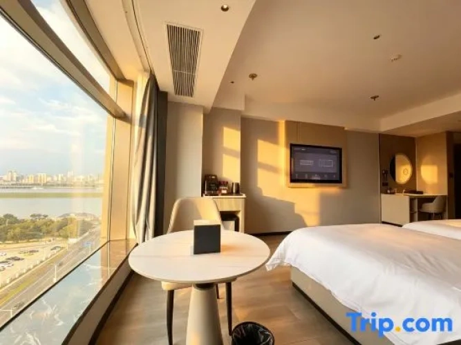 Standard Double room with city view
