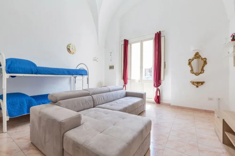 2380 Casa Crispi