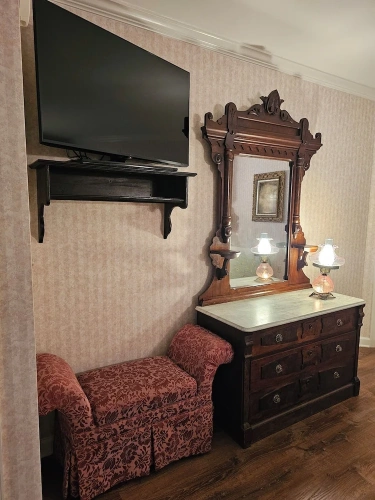 Deluxe Double Suite with partial ocean view