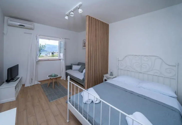 3M - Stylish studio apartment with terrace