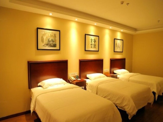 Standard Triple room