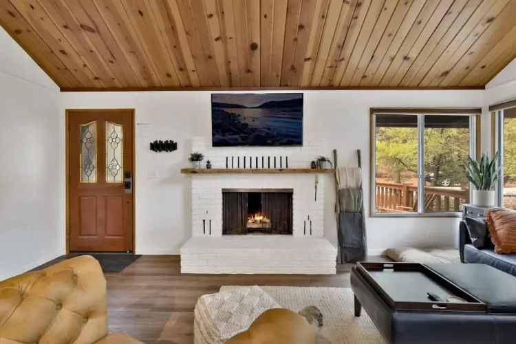 2165-the Lost Compass 3 Bedroom Home by RedAwning