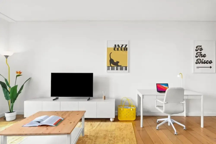 Central Luminous 2 Beds With Balcony Aircon