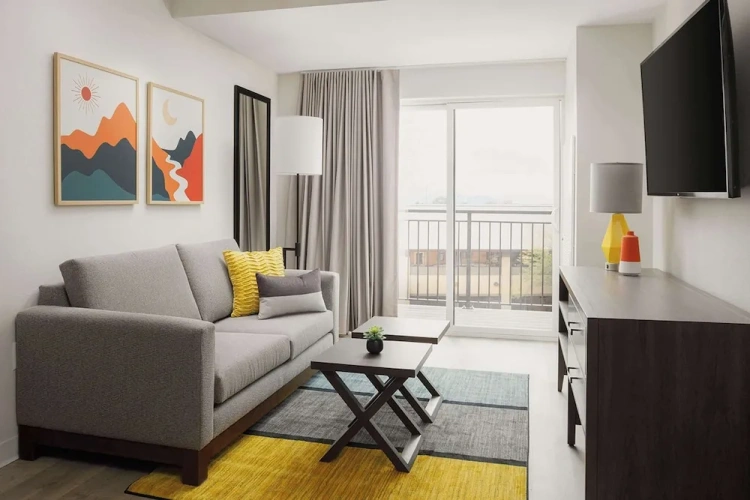 2 Bedrooms Suite with balcony