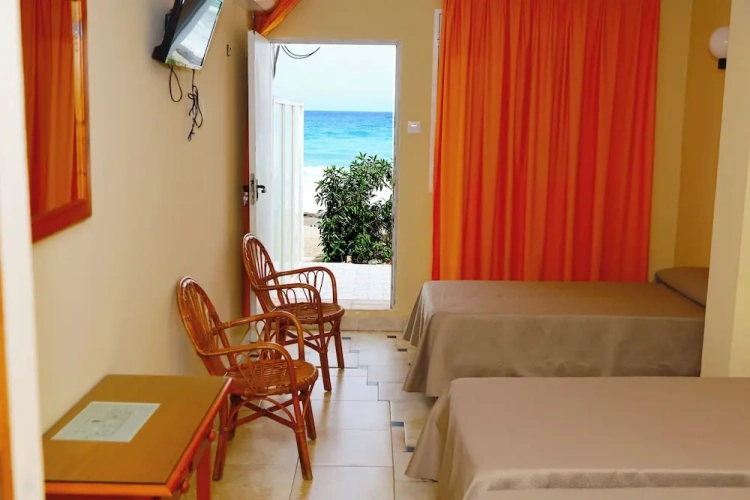 Standard Twin room with sea view