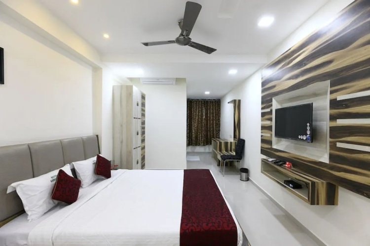 OYO 7131 Amrita Inn