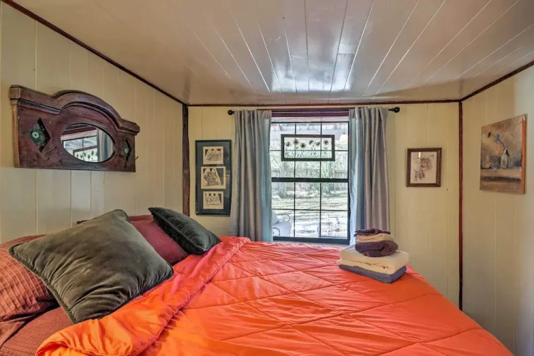 Cullowhee Getaway w/ Fireplace on Private Meadow