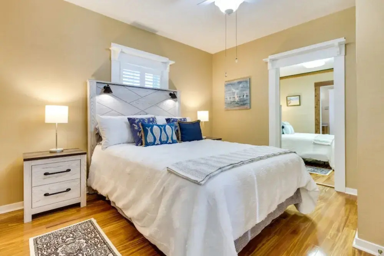 Lakefront Tavares Home w/ Deck, Patio & Dock!