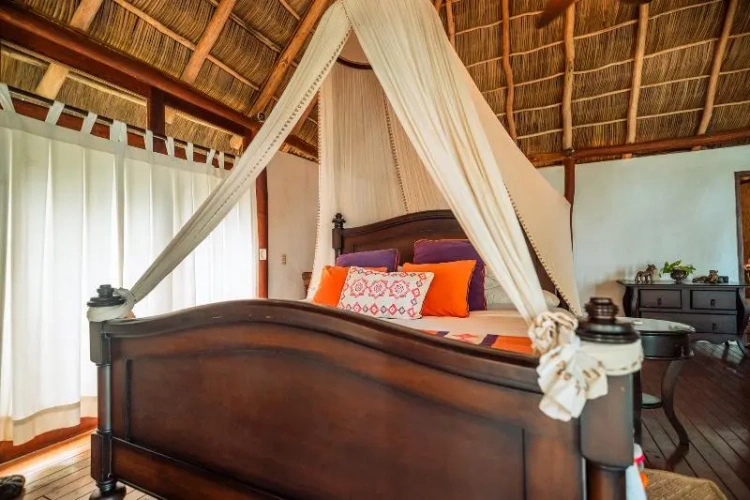 Villa with balcony and beachfront