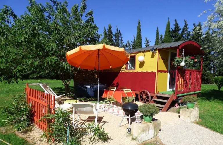 MAS MAURANE-Roulotte avec SPA privé