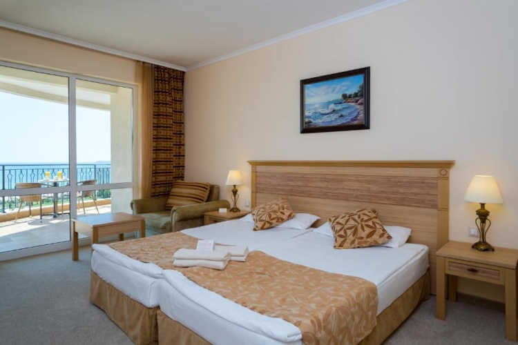 Standard Twin room with sea view