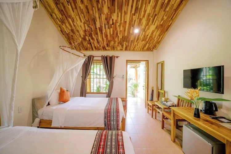 Quadruple Family Bungalow with balcony and with garden view