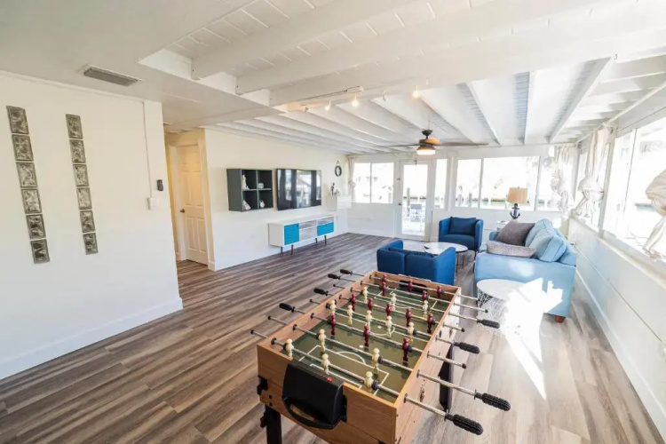 Newly Renovated 3br2ba Duplex with private Dock