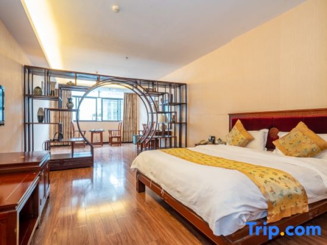 Deluxe Quadruple Suite