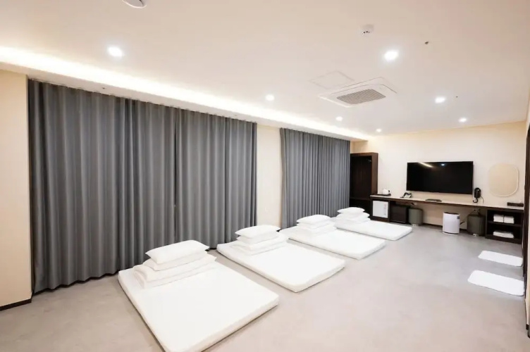 Vavant Tourist Hotel