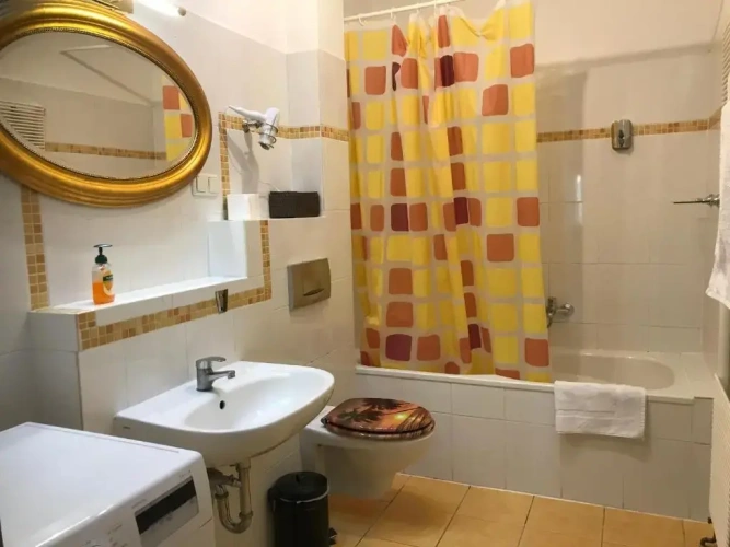 3 Bedrooms Apartment