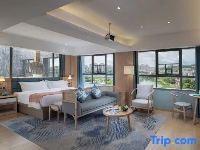 Suite with lake view