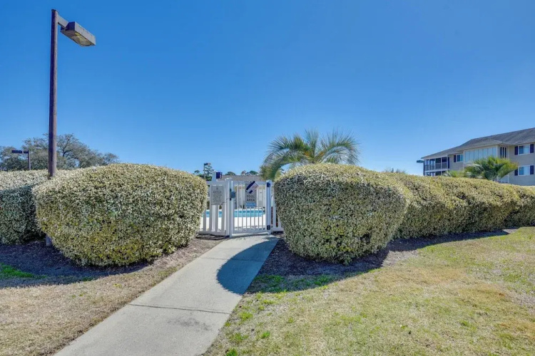 Walk to Beach: North Myrtle Beach Condo w/ Sunroom