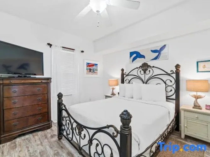 3 Bedrooms Apartment