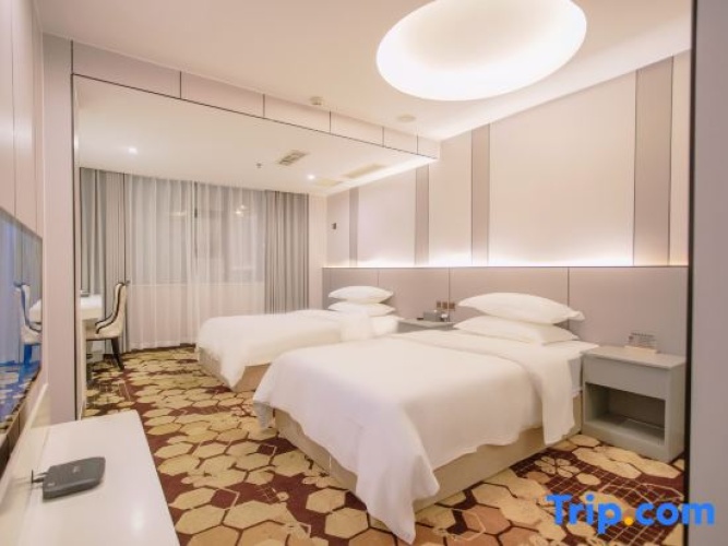Standard Twin room with street view