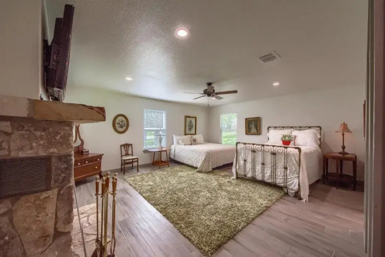 Down River Haus Ld 727 Home