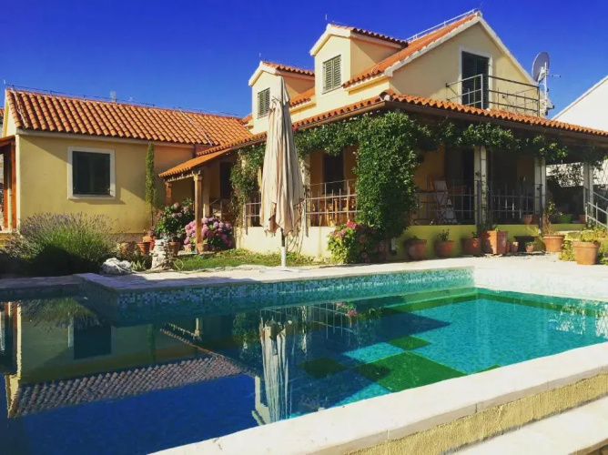 Tuscan Style Villa Kolačje With Pool