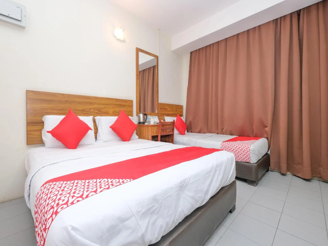 OYO 89877 Sun Triang Hotel