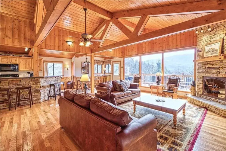 Eagles View 2 - Three Bedroom Cabin
