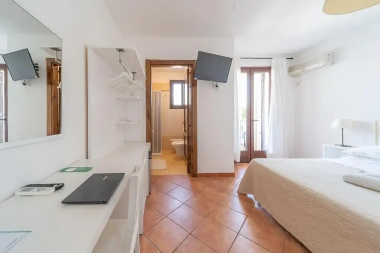 Standard Triple room with balcony