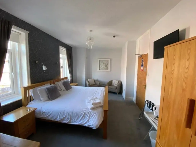 Superior Quadruple room with partial sea view