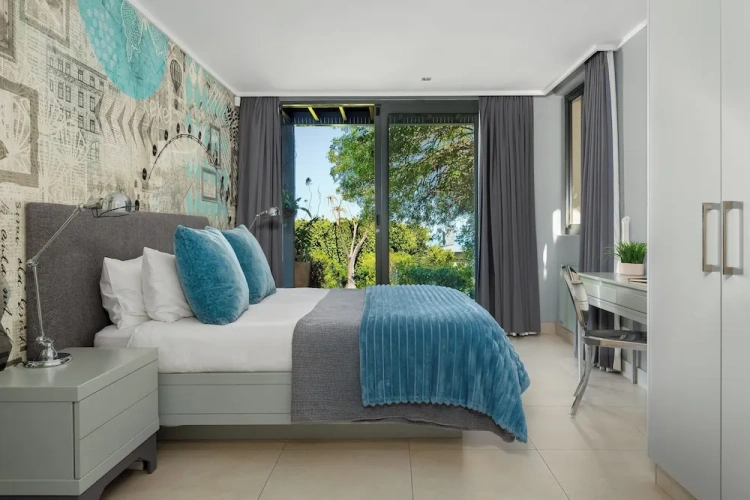 5 Bedrooms Luxury Cottage
