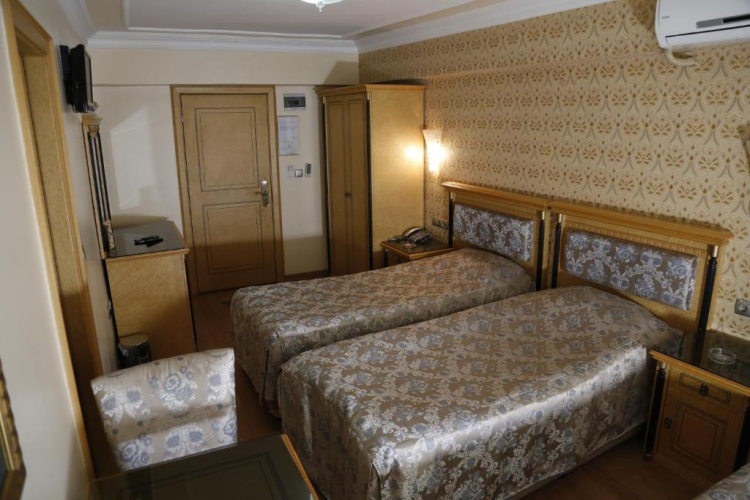 Standard Twin room with city view