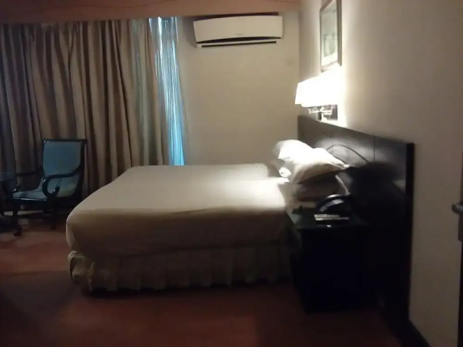 Hotel Leader's Inn