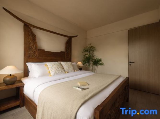 2 Bedrooms Suite with mountain view