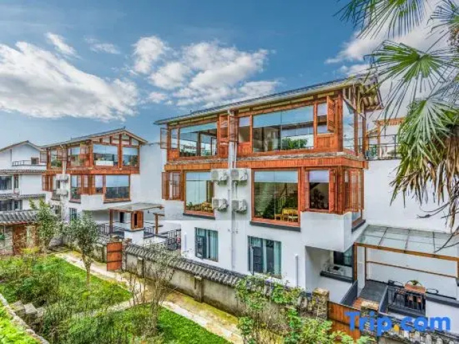 Dujiangyan Floating Spa Resort Villa