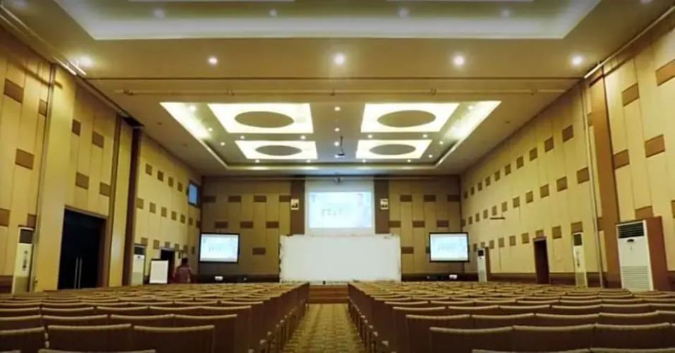 Dewarna Hotel & Convention