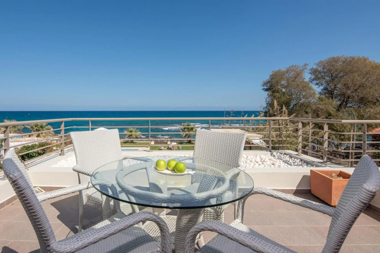 Beachfront Villa Diamond with a heated pool