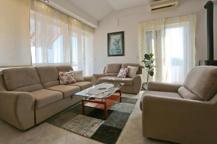 Apartment with sea view