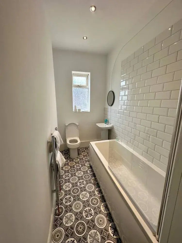 Large Five Bedroom Home with parking