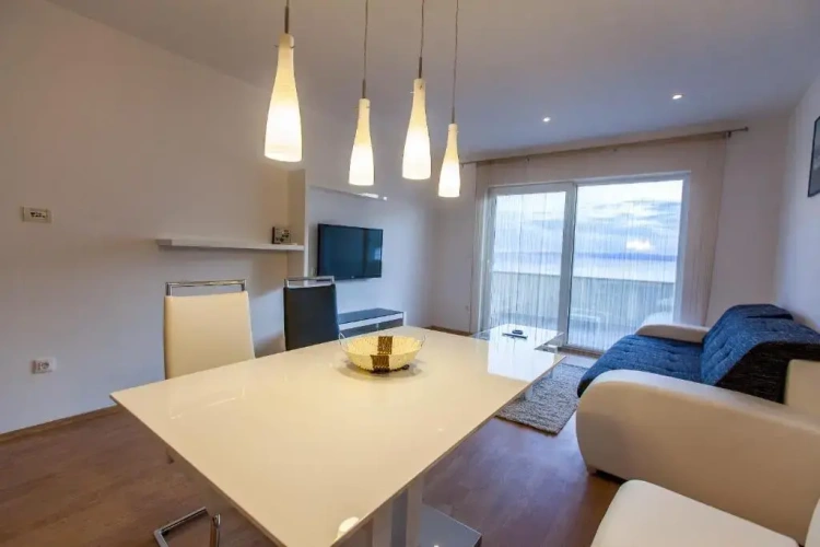 2 Bedrooms Apartment with sea view
